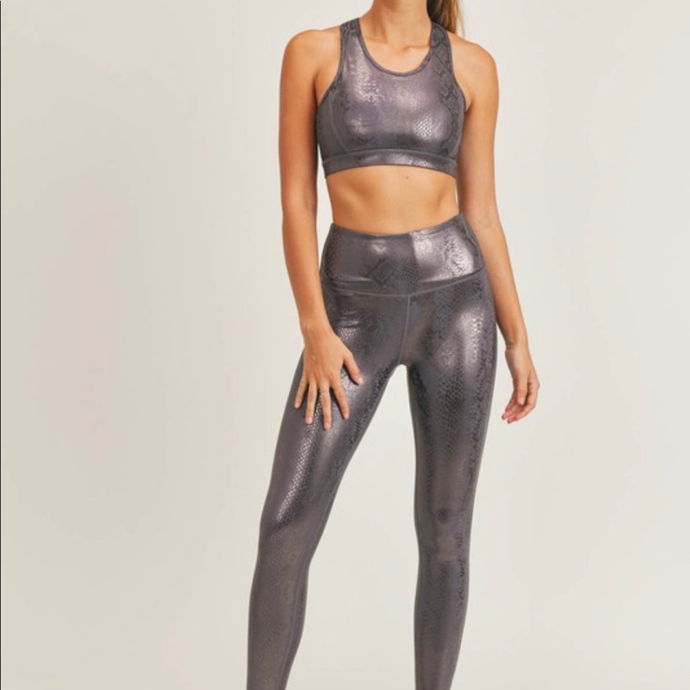 Beautiful, new with tags mauve colored metallic snakeskin leggings.
